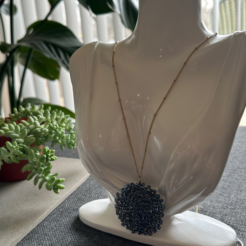 Elegant Blue Beaded Pendant Necklace